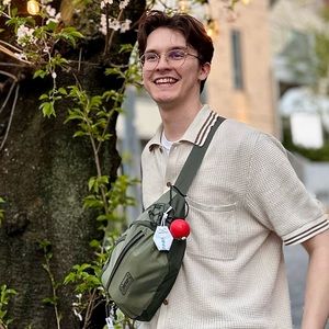 Meet your Posher, Max